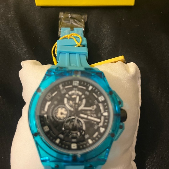 Invicta sapphire mens watch. Brand new in the box and plastic. Warranty carding - Picture 1 of 7